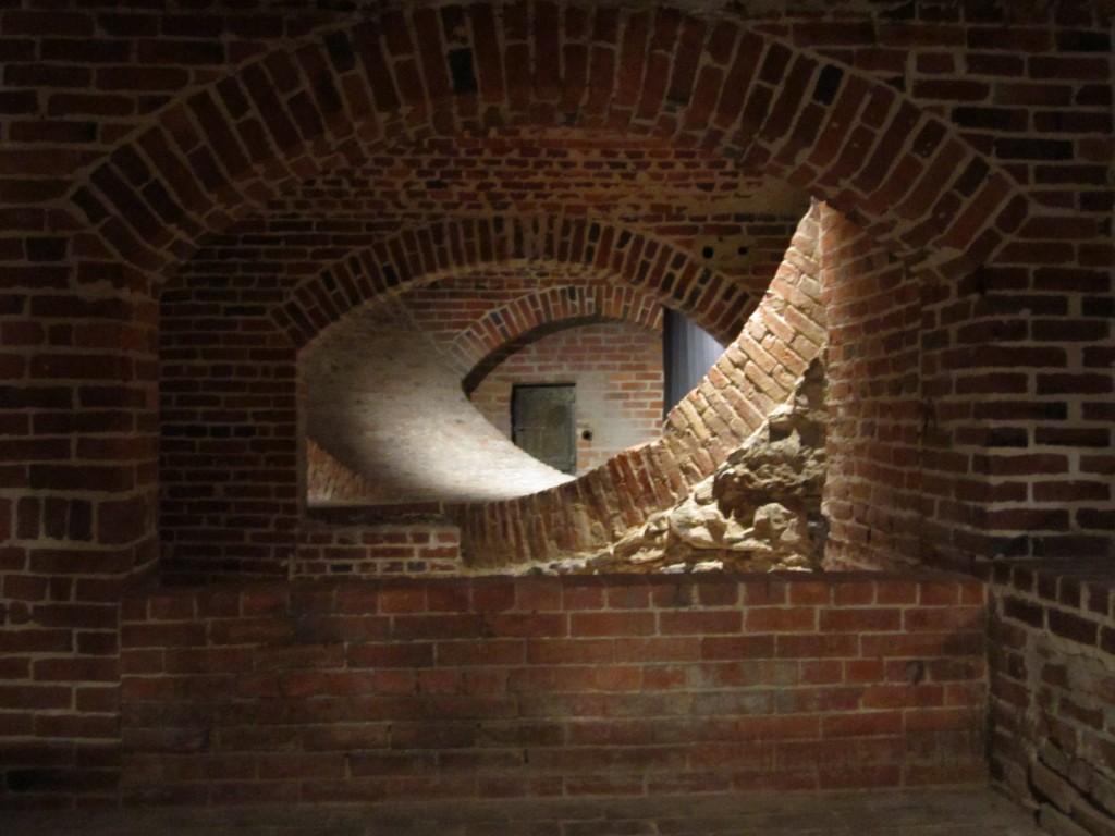 The inverted arch helps support the entire building. 